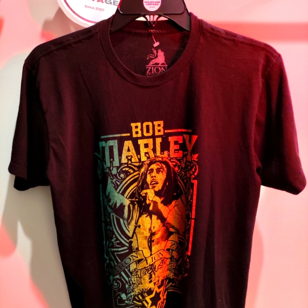 BOB MARLEY  IRON LION ZION song Reggae Rebel Music T-Shirt SIZE Medium